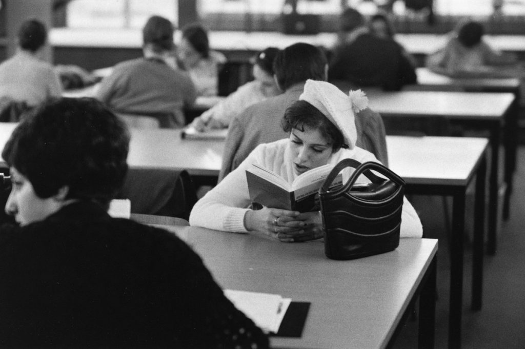 Roger-Viollet : Janine Niepce : Reading - The Eye of Photography