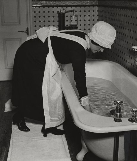 BILL BRANDT, maid 1930 - Courtesy Ithaque