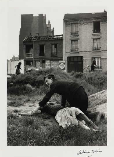 Lot 208 : WEISS, Sabine (Swiss, French 1924). L'audace [The audacity], Paris 1950.