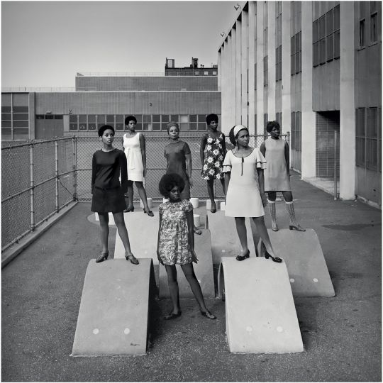 KWAME BRATHWAITE
Untitled, c. 1966
PHOTO SHOOT AT A SCHOOL FOR
ONE OF THE MANY MODELLING
GROUPS WHO HAD BEGUN TO
EMBRACE NATURAL HAIRSTYLES
IN THE 1960s - Photo Courtesy of the Kwame
Braithwaite Archive
