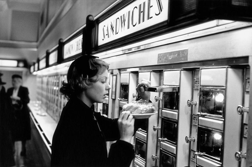 Automat. New York City, 1953 © Elliott Erwitt / Magnum Photos