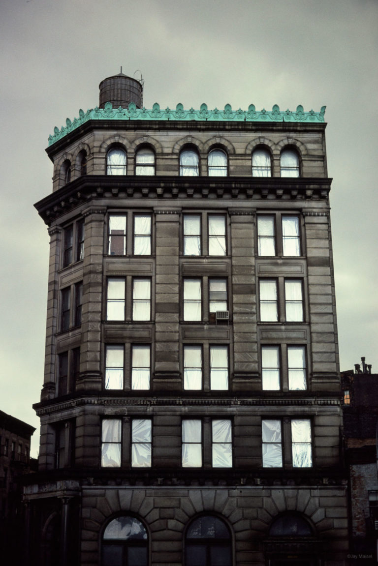 Jay Maisel (1931-2026) : Bank View