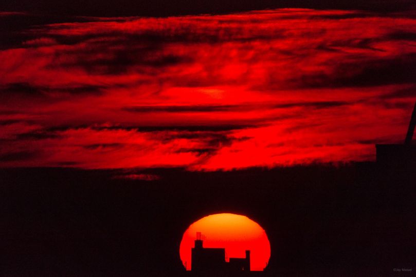 Bizarre Sunrise, NYC © Jay Maisel