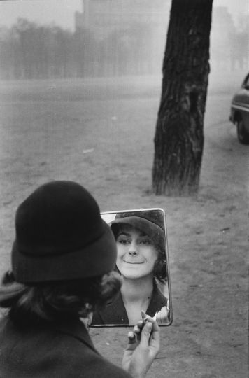 Paris, 1958 © Elliott Erwitt / Magnum Photos, courtesy of OstLicht. Gallery for Photography
