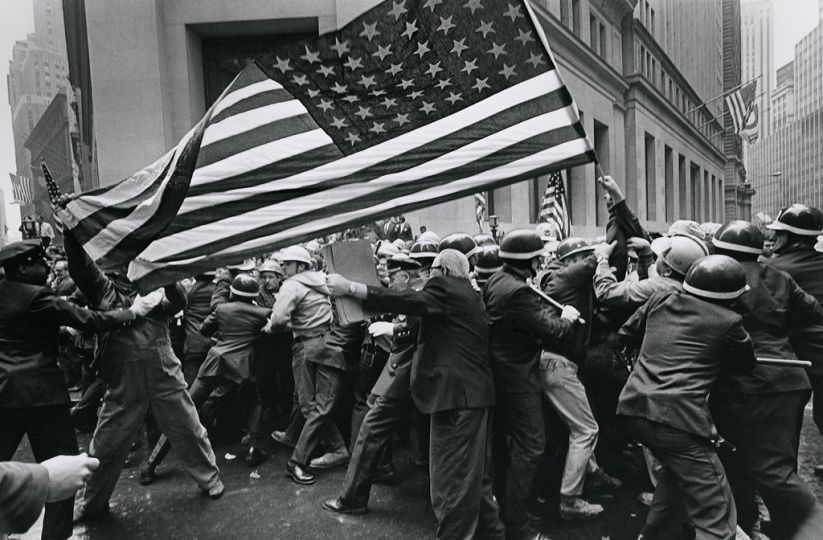 Construction workers clash with police during a pro-Vietnam War demonstration. New York, 1970. © Benedict J. Fernandez