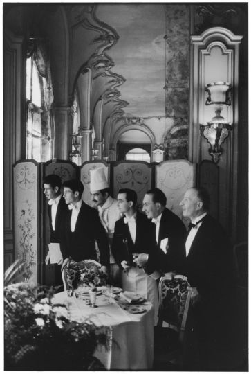 Elliott Erwitt (b. 1928) - Waiters and chef, Hotel Ritz, Paris, France, 1969 © Elliott Erwitt/Magnum Photos/Courtesy Peter Fetterman Gallery