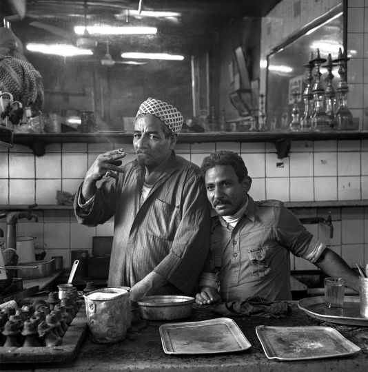 Cairo Tea Shop © Tom Zimberoff