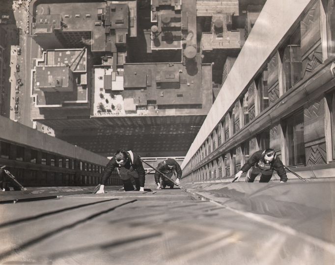 Wide World Photos, Human Flies as Window Cleaners, 1938 - Courtesy Keith de Lellis Gallery

