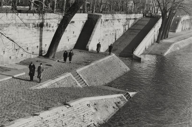 Les quais de Seine, 1955 Collection du musée Carnavalet – Histoire de Paris © Fondation Henri Cartier-Bresson/Magnum Photos