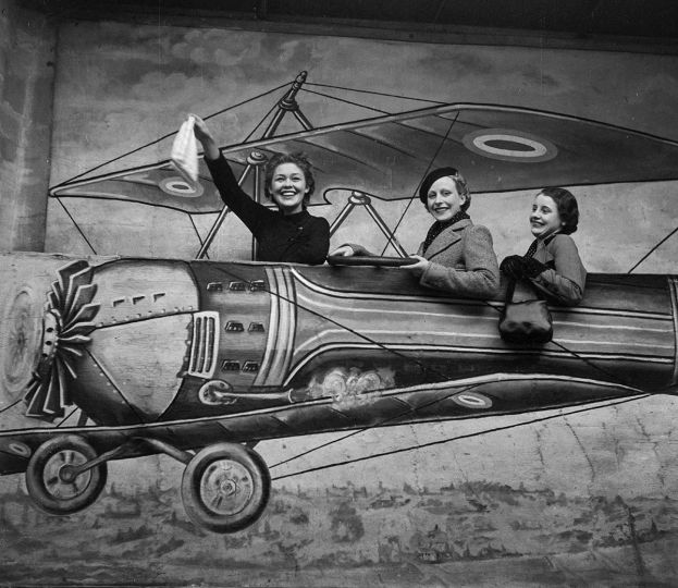 Fête foraine. France, vers 1945. © Gaston Paris / Roger-Viollet