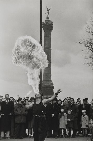 Place de la Bastille, 1953 Collection du musée Carnavalet – Histoire de Paris © Fondation Henri Cartier-Bresson/Magnum Photos