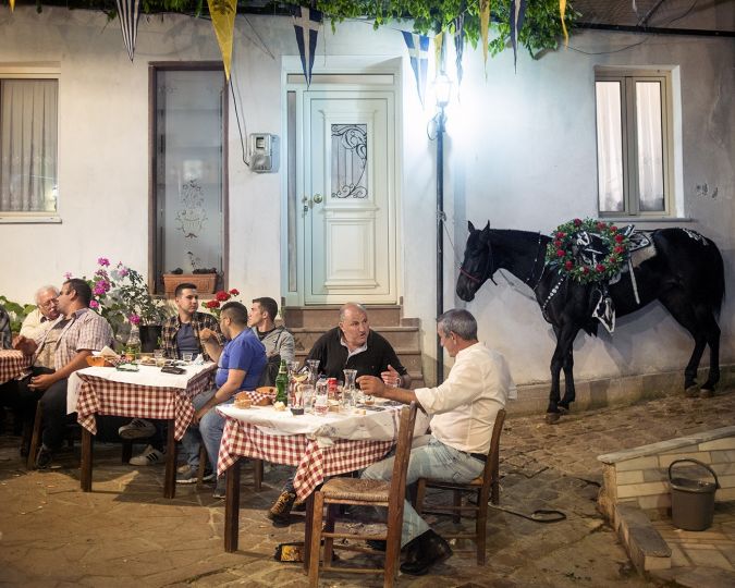 Les Chants de L’asphodèle - Lutropoli Thermi - 2018 - Lesbos - ©Mathias Benguigui et Agathe Kalfas