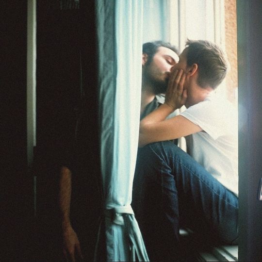 OVER THE BLUE NIPPLE HILLS The Kiss itself II 2009-2017 © Júlia Standovár