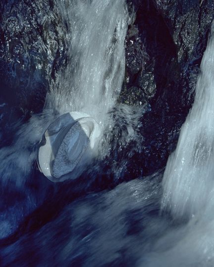 KINKY CONCRETE Wet and Blue II 2020 © Júlia Standovár