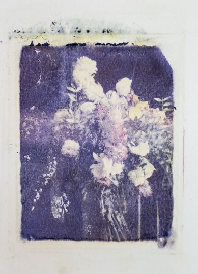 Payram Femmes - fleurs, 2018 - 2020 - Transfert sur papier gravure d'après Polaroïd 79 couleur, 30 x 40 cm chaque - Courtesy Galerie Maubert