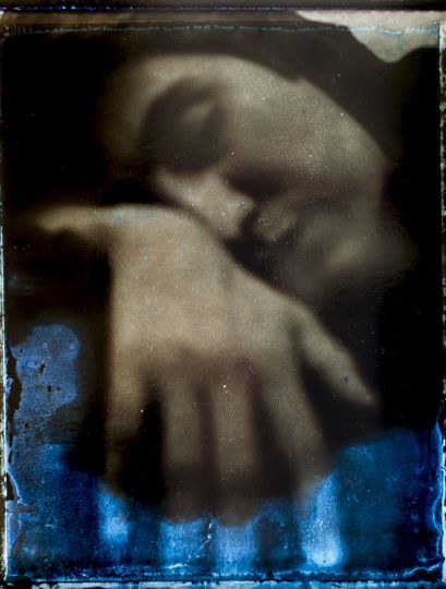 Payram Deux ou trois choses que je sais d'elle, 1995 - 2021 - Tirage couleur argentique d'après négatifs de Polaroïd 55 noir & blanc (non lavé, non fixé, 30 x 40 cm) - Courtesy Galerie Maubert