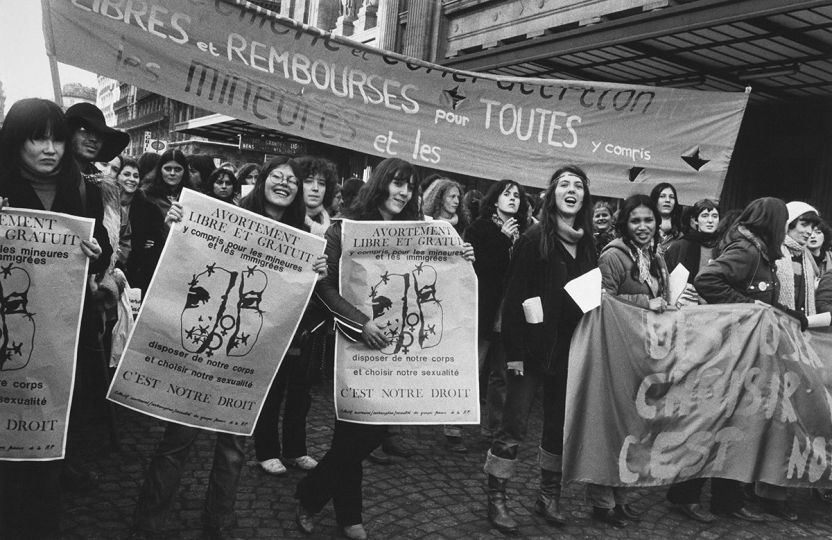 Manifestation en faveur de l'avortement et de la contraception libres, devant l'hôpital Lariboisière. Paris (Xème arr.), 20 janvier 1979. © Janine Niepce / Roger-Viollet