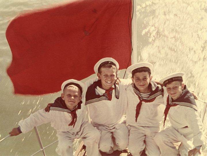 Yakov Khalip
Sea cadets
1951
Colour print
On the reverse of the photo, congratulations to A. M. Rodchenko from Yakov Khalip:
‘30 years is a big date.
I send greetings from the Arbat.
Wishing you good health for many years,
I give this photo with lots of colour.
Although there’s plenty of colour here,
In general everything is ‘fake’,
But it’s all from the heart, with warm regards
from Khalip. Moscow. 23-XII-51’.
MAMM collection

