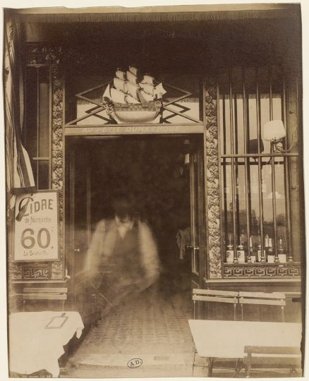 Eugène Atget, Ancien magasin du bijoutier de Marie-Antoinette, 1890-1926, tirage sur papier albuminé, Achat à l'artiste entre 1900 et 1926 © MAD, Paris