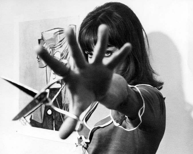 ANNA KARINA SUR LE TOURNAGE D’ALPHAVILLE MISE EN SCÈNE PAR JEAN-LUC GODARD, 1965 © GEORGES PIERRE - COURTESY GALERIE DE L'INSTANT PARIS