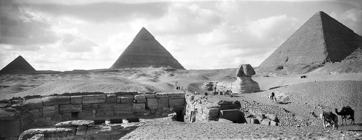 Les pyramides et le sphinx de Gizeh (Egypte) Vers 1900. © Léon & Lévy / Roger-Viollet
