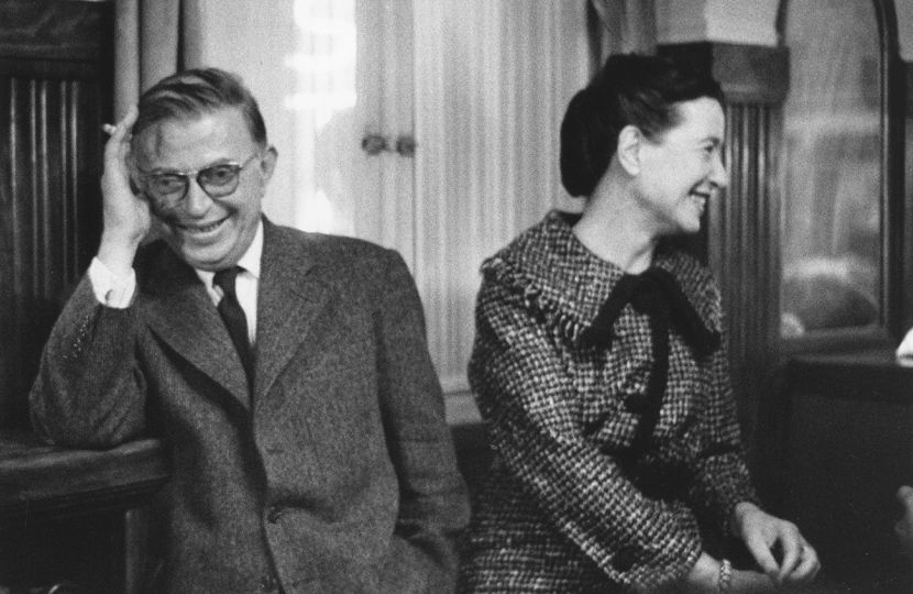 JEAN-PAUL SARTRE ET BEAVER (SIMONE DE BEAUVOIR), PARIS, 1959 © GEORGES PIERRE - COURTESY GALERIE DE L'INSTANT PARIS