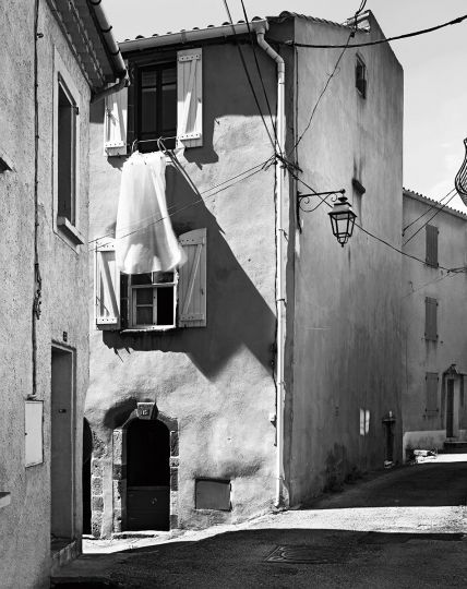 RAYMOND DEPARDON Hameau Saint Martin d’Orb, Le Bousquet d’Orb, Hérault, 2020 © Raymond Depardon / Magnum Photos