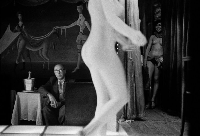 Photo Days · Frank Horvat Studio · Frank Horvat, 1956, Paris, France, Le Sphynx (h)