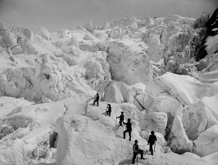 Ascension des Grands-Mulet, vers 1900. Chamonix (Haute-Savoie). © Neurdein / Roger-Viollet