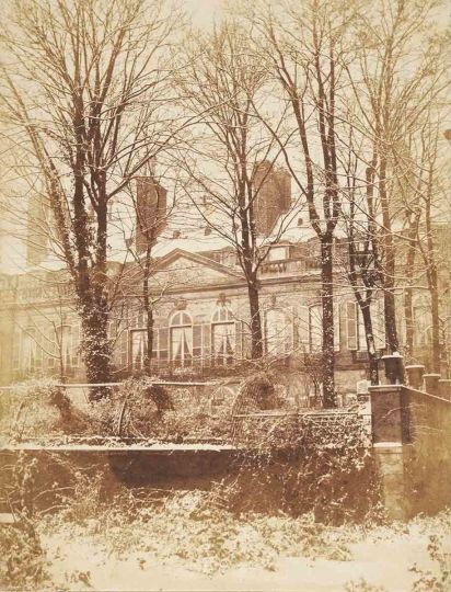 Charles Marville, Le Jardin et l’hôtel de Chimay sous la neige, 1853 © Beaux-Arts de Paris, Dist. RMN-Grand Palais / image Beaux-arts de Paris