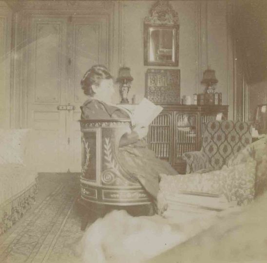 Anonyme, Madame Adrien Proust chez elle, 9 boulevard Malesherbes, 1892 © São Paulo, collection Pedro Corrêa do Lago