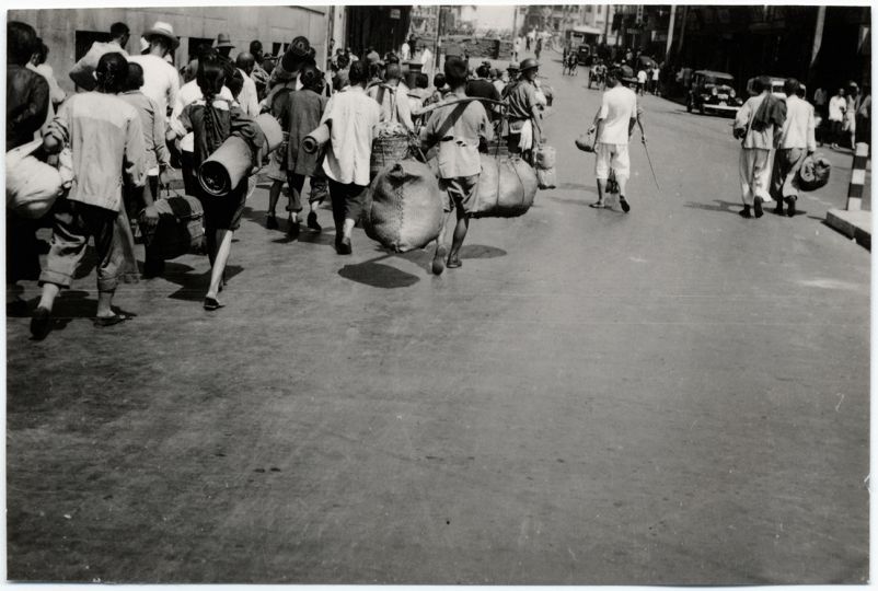 Anonymous, Civilians fleeing bombardment (Second Sino-Japanese War), Shanghai, China, 1937 © ICRC