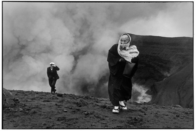 Mont Aso, Japon, 1965.                                                                                                                             © Fondation Henri Cartier-Bresson / Magnum Photos