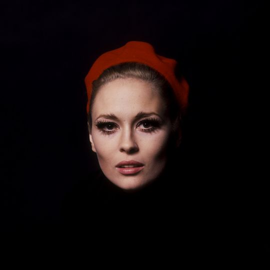 Faye Dunaway, Red Hat, 1968 © Jerry Schatzberg - Courtesy of the artist