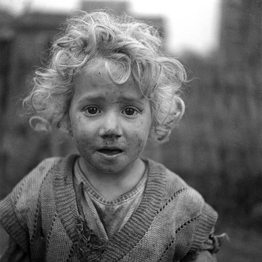 Enfants des faubourgs à Paris. France, 1936. © Gaston Paris / Roger-Viollet