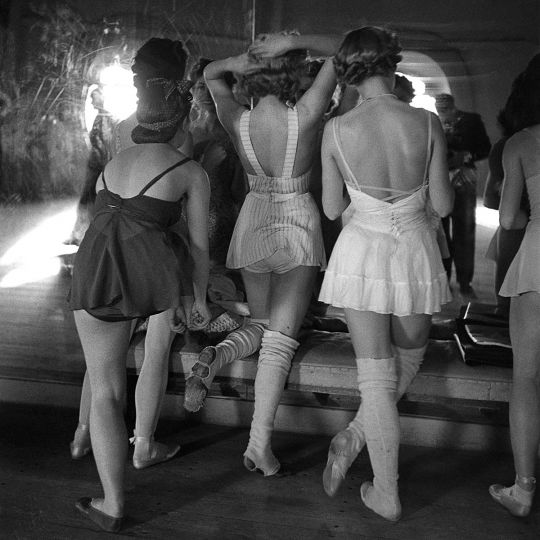 Ecole de Danse de l'Opéra de Paris. Elèves de cours d'Albert Aveline. Paris, vers 1937-1938. © Gaston Paris / Roger-Viollet