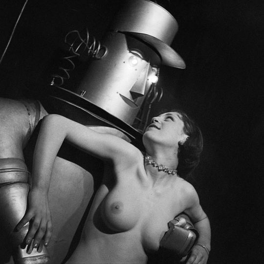 Attraction foraine, Strip-tease Le Robot. 