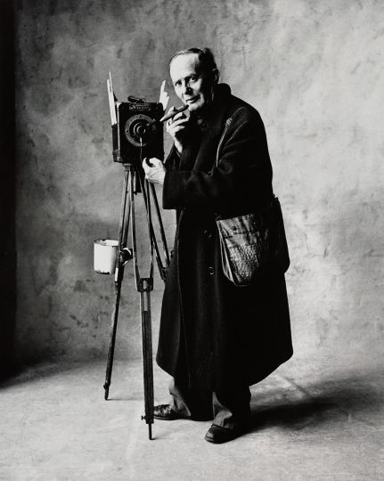 Street Photographer, New York, 1951, chromogenic print by Irving Penn. Gift of Robert A. Freson Family, Bowdoin College Museum of Art, Brunswick, Maine. © Condé Nast.