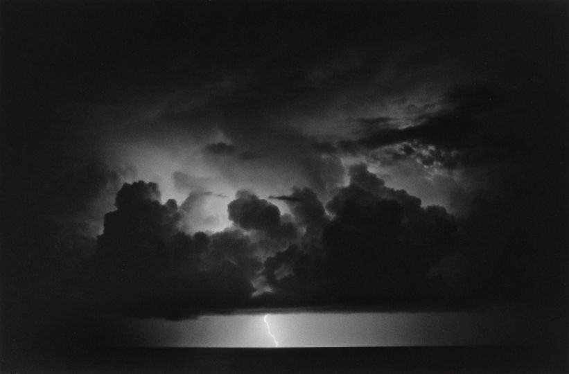 Bernard Plossu - 
Orage au mer thyrénienne, 1988

Tirage argentique 24 x 30 cm - Courtesy Galerie Camera Obscura