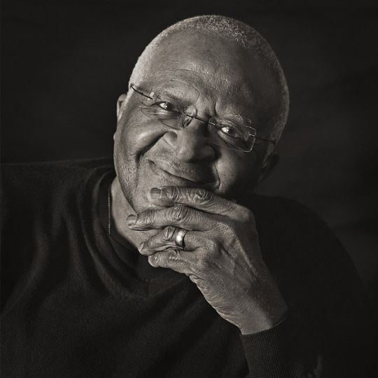 Archbishop Desmond Tutu © Dana Gluckstein - Courtesy Holden Luntz Gallery 