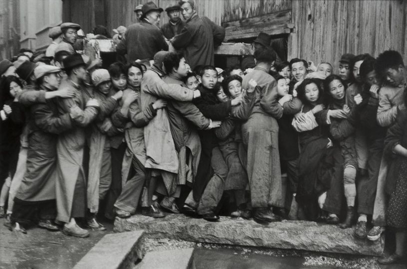 HENRI CARTIER-BRESSON* - The Last Days of the Kuomintang (market crash), Shanghai, China, 1948-1949
© Fondation Henri Cartier-Bresson/Magnum Photos - Courtesy Fondazione MAST
