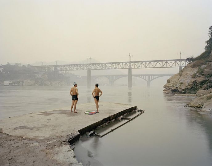 Yibin VIII, (Bathers), Sichuan  Province, 2007 © Nadav Kander - Courtesy Howard Greenberg Gallery, new York