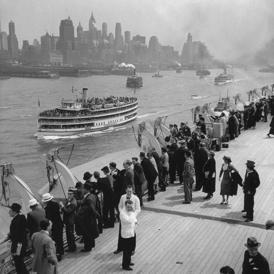 « La veille du départ du Normandie, Le Havre, 29 mai 1935 » Roger SCHALL / ARGENTIC