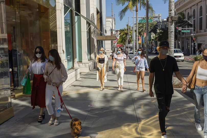 BEVERLY HILLS, CALIFORNIA, USA, 2020 Shopping along Rodeo Drive. © Ed Kashi - Courtesy Kehrer Verlag