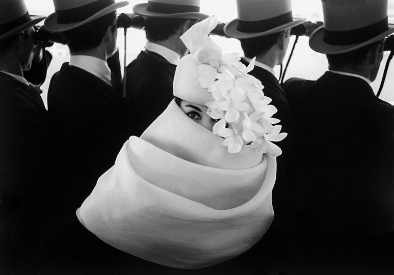 Chapeau Givenchy, Paris, pour Jardin des Modes, 1958 Tirage jet d’encre moderne © Frank Horvat