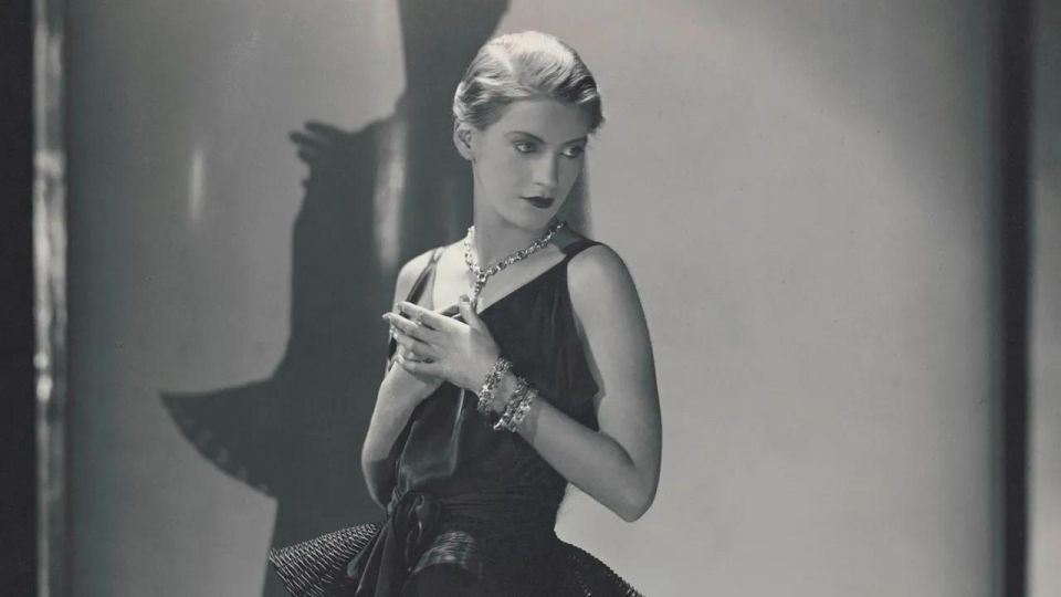 Lee Miller photographiée par Man Ray. Que dire d'autre ? Se taire, je pense. /
Lee Miller photographed by Man Ray. What else can I say? Keep quiet, I think. 
