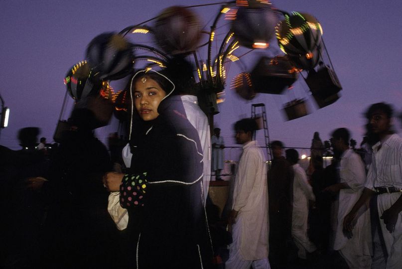 KARACHI, PAKISTAN, 1998 Sightseers visit the colorful Clifton Beach Amusement Park in Karachi. © Ed Kashi - Courtesy Kehrer Verlag