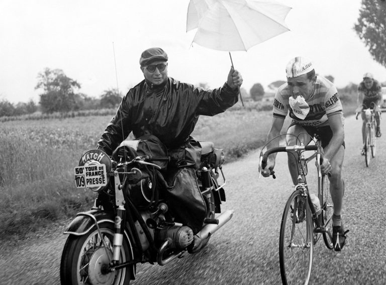 Roger-Viollet Agency : The unusuals pictures of the Tour de France
