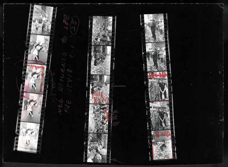 Contact sheet w. frames from photographer Alfred Eisenstaedt's famed set of the sailor kissing the nurse and other images of the Times Square VJ‑Day celebrations, 1945 Alfred Eisenstaedt (German (active in the United States) 1898–1995) Photograph, gelatin silver print, contact sheet * Life Picture Collection * Photo by Alfred Eisenstaedt. © LIFE Picture Collection. * Courtesy Museum of Fine Arts, Boston