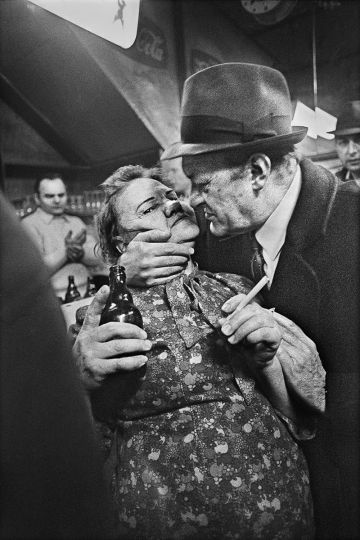 Cafe Lehmitz 1967-1970 © Anders Petersen - Courtesy galerie Jean-Kenta Gauthier